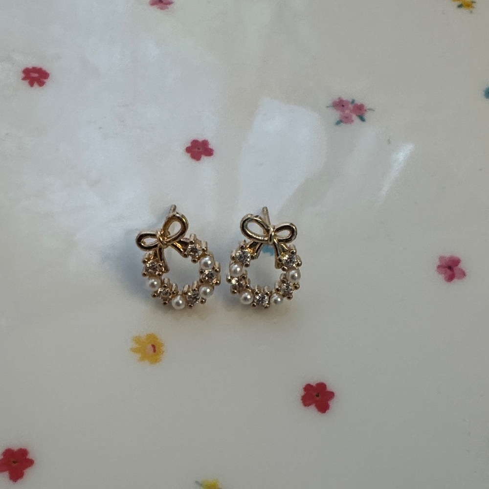 Elegant Gold and Pearl Bow Earrings